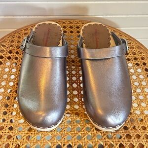 Hannah Andersson Metallic Silver Wooden Clogs